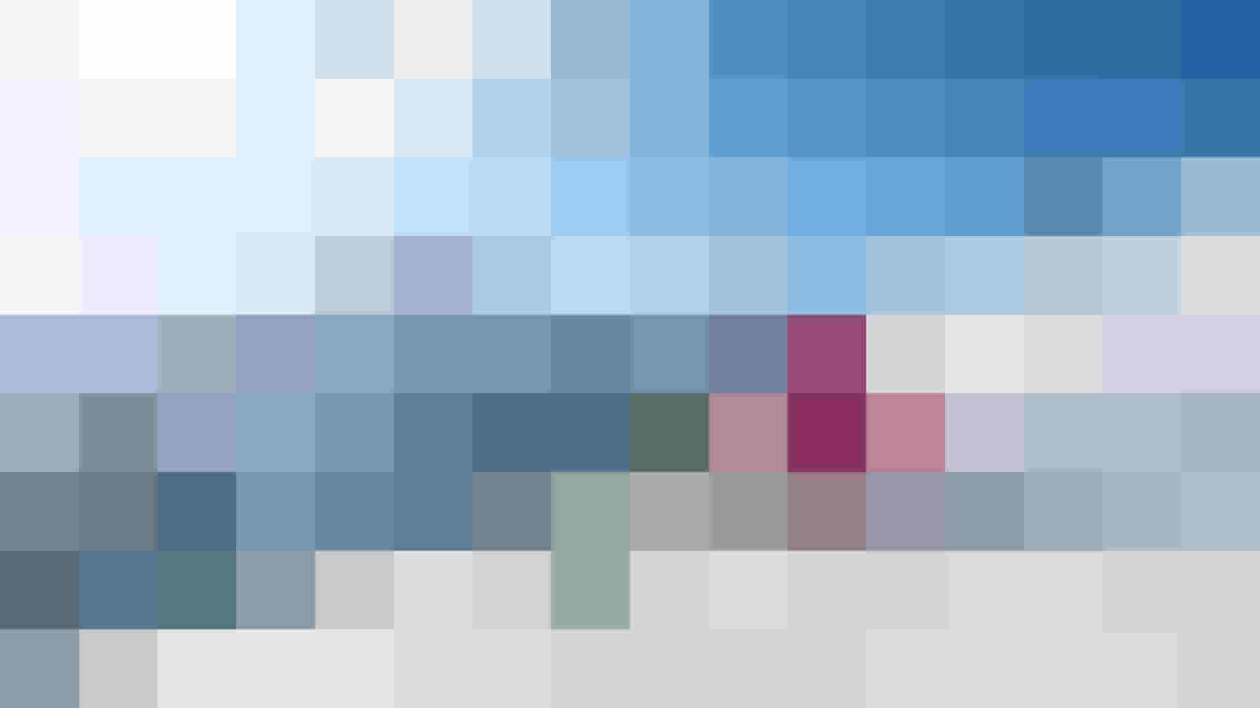 Skifahrer kurvt durch den glitzernden Schnee in den Bergen von St. Anton, Tirol.